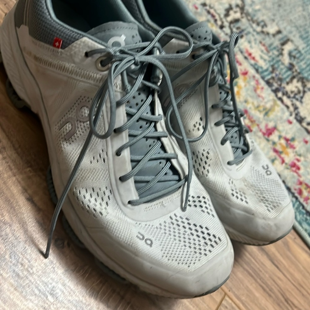 On running sneaker, cloudsurfer